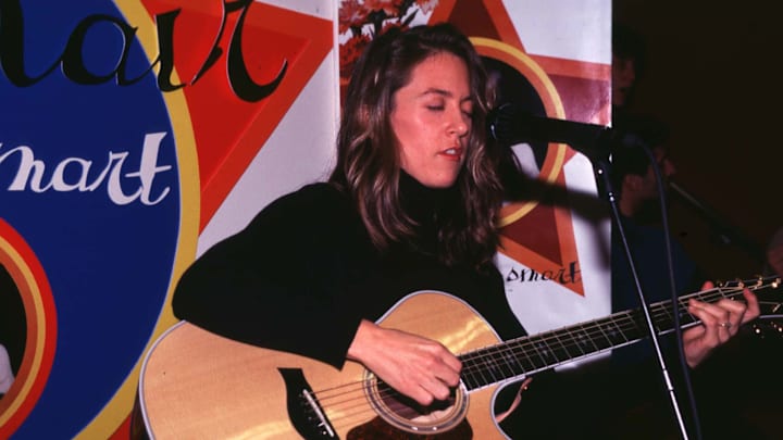 Liz Phair performing at Tower Records