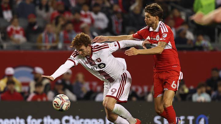 Josh Sargent battles with Chicago's Anton Salétros. Unfortunately, Toronto did not fight enough and lost 2-1 to the Fire. Josh Sargent battles with Chicago's Anton Salétros. Unfortunately, Toronto did not fight enough and lost 2-1 to the Fire.