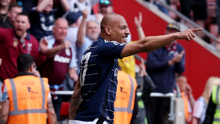 Southampton FC v Aston Villa FC - Premier League