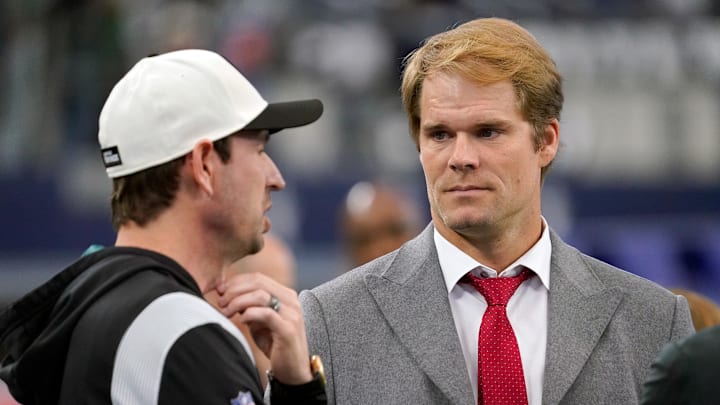 Former NFL tight end Greg Olsen (R)