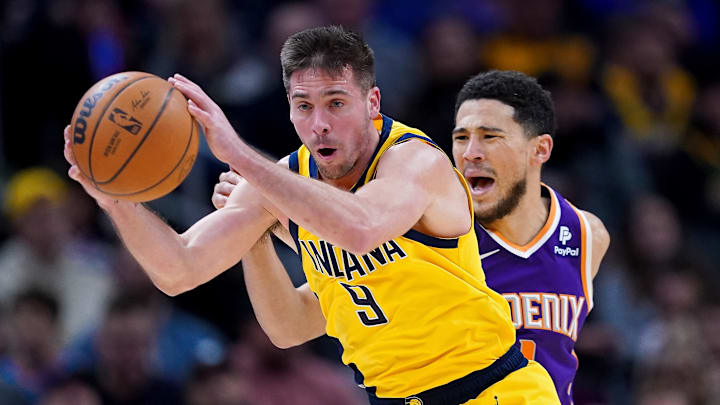 Phoenix Suns v Indiana Pacers