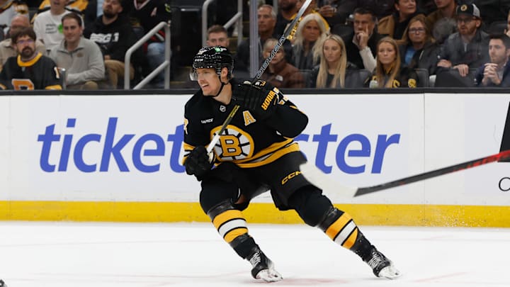 Chicago Blackhawks v Boston Bruins
