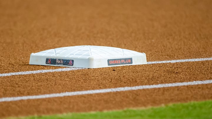 Los Angeles Dodgers v Arizona Diamondbacks