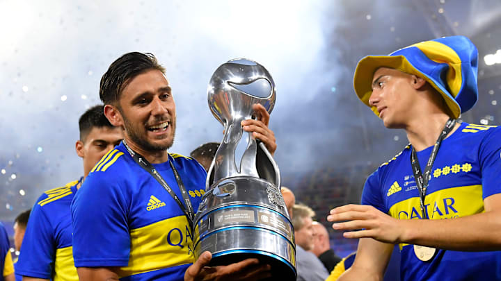 Salvio festeja la Copa Argentina ganada por Boca.