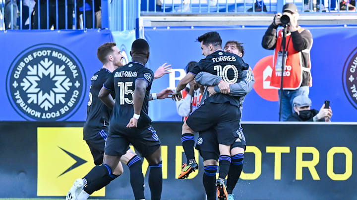 Jugadores del CF Montreal celebran un gol.