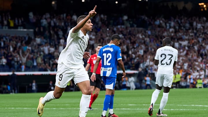 Real Madrid CF v Deportivo Alaves  - La Liga EA Sports