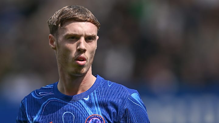 Chelsea et Cole Palmer ont un maillot sans sponsor. Chelsea et Cole Palmer ont un maillot sans sponsor.