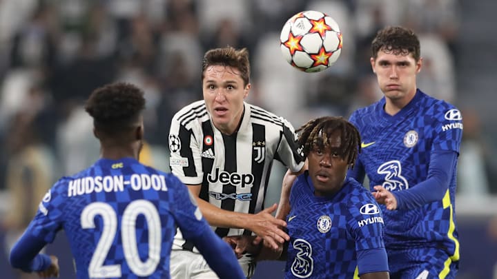Federico Chiesa contro il Chelsea nel match d'andata