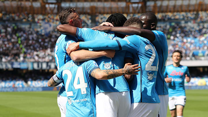 L'esultanza di gruppo del Napoli
