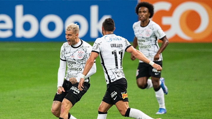 Em meio aos desfalques no meio-campo, Sylvinho tenta encerrar jejum de vitórias fora de casa para se manter no G4