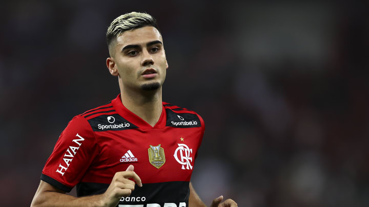 Após erro na final da Libertadores, Andreas Pereira recebeu apoio da "Raça", maior organizada do Flamengo