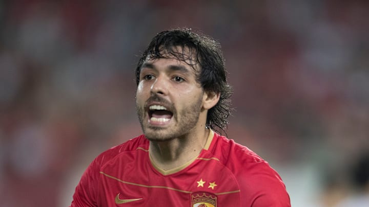 Jogador de 30 anos está livre no mercado desde que deixou o Guangzhou Evergrande no final de 2021