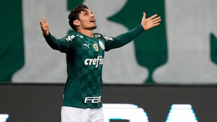 Raphael Veiga é um dos principais jogadores do Palmeiras no ano, com 13 gols e sete assistências