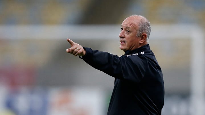 Prestes a retornar ao Brasil, Felipão quer voltar aos trabalhos. Treinador busca projetos ambiciosos, seja dentro ou fora do país Prestes a retornar ao Brasil, Felipão quer voltar aos trabalhos. Treinador busca projetos ambiciosos, seja dentro ou fora do país