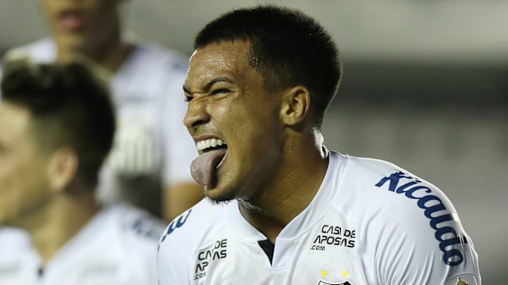 Com doblete, Marcos Leonardo brilhou na rodada 9 do Campeonato Brasileiro Com doblete, Marcos Leonardo brilhou na rodada 9 do Campeonato Brasileiro