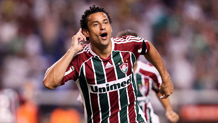 Com 38 anos de idade e muita história no futebol, o atacante Fred, do Fluminense, vai se aposentar. Camisa 9 é dono de muitos recordes no esporte. Com 38 anos de idade e muita história no futebol, o atacante Fred, do Fluminense, vai se aposentar. Camisa 9 é dono de muitos recordes no esporte.