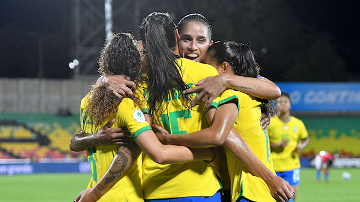As meninas do Brasil golearam a Noruega por 4 a 1
