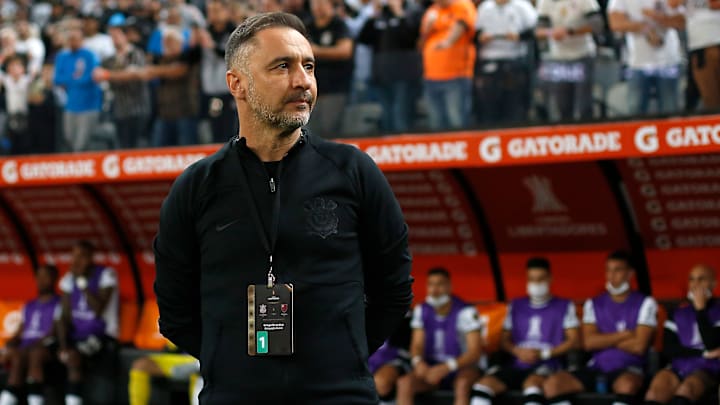 Corinthians, de Vítor Pereira, não vive situação financeira tão confortável Corinthians, de Vítor Pereira, não vive situação financeira tão confortável