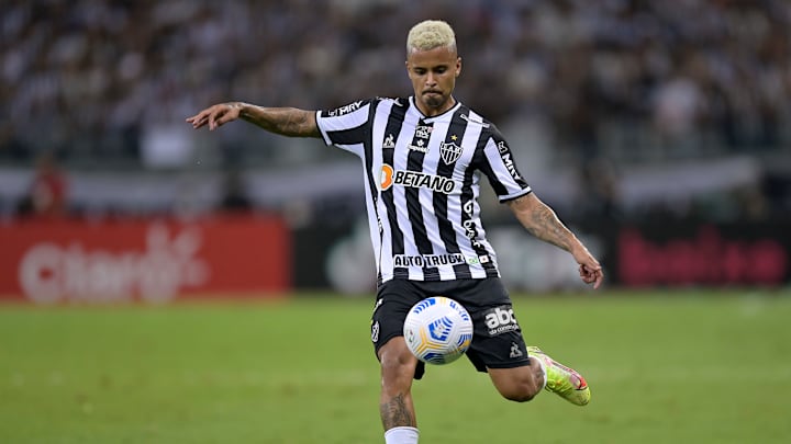 Especulado no Palmeiras, Allan deve permanecer no Galo