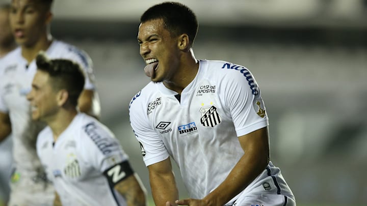 O Peixe está a quatro pontos do Z-4 O Peixe está a quatro pontos do Z-4