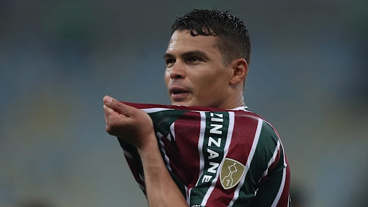 Thiago Silva lida com um problema no calcanhar
