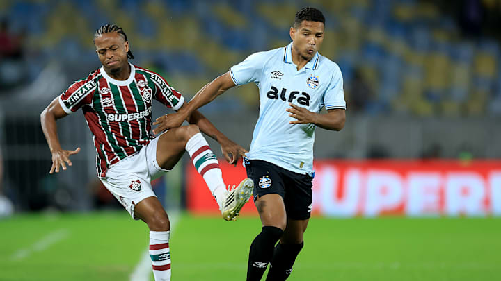 João Lucas esteve presente no primeiro tempo da derrota diante do Fluminense