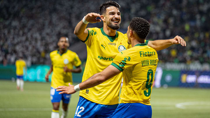 A dupla Vitor Roque e Flaco López deve ser titular contra o Flamengo