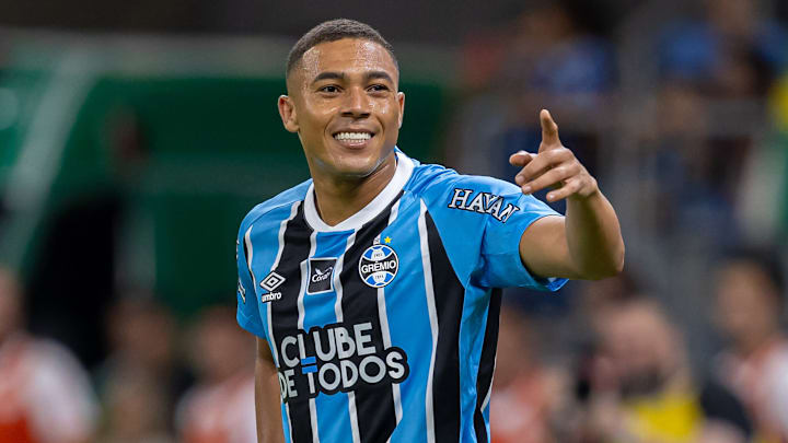 Carlos Vinícius é o grande nome do ataque do Grêmio na temporada 