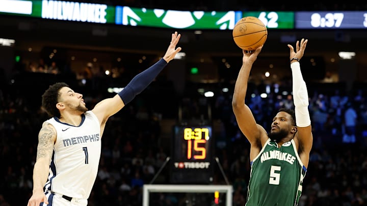 Memphis Grizzlies v Milwaukee Bucks