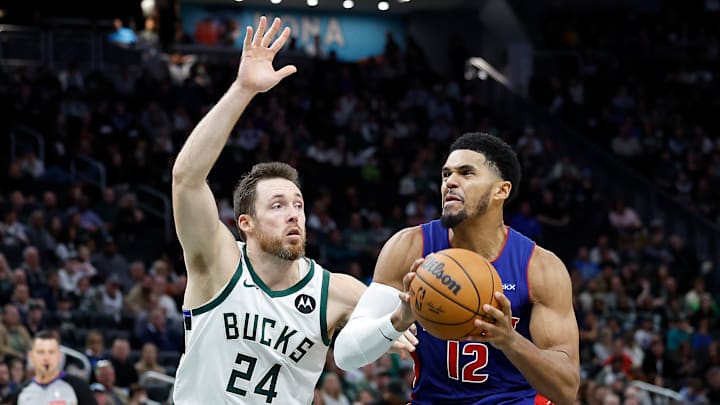Detroit Pistons v Milwaukee Bucks