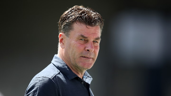FCN-Sportvorstand Dieter Hecking hat den ersten Sommer-Neuzugang präsentiert