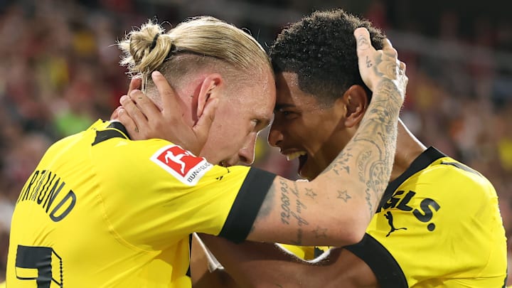 Marius Wolf und Jude Bellingham freuen sich über den 3:1-Sieg in Freiburg Marius Wolf und Jude Bellingham freuen sich über den 3:1-Sieg in Freiburg