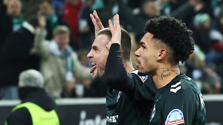 Marvin Ducksch (r.) & Justin Njinmah Marvin Ducksch (r.) & Justin Njinmah