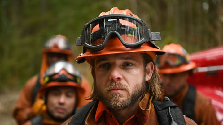 “See You Next Apocalypse” – When a family refuses to evacuate their property during a massive wildfire that is escalating quickly, Jake is faced with a heartbreaking decision, on FIRE COUNTRY, Friday, March 1 (9:00-10:00 PM, ET/PT) on the CBS Television Network, and streaming on Paramount+ (live and on demand for Paramount+ with SHOWTIME subscribers, or on demand for Paramount+ Essential subscribers the day after the episode airs)*. Pictured: Max Thieriot as Bode Leone. Photo: Sergei
