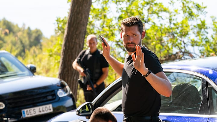 “Money Is Meaningless” – The Fly Team is off to Mallorca when an American is found brutally murdered on the estate of her powerful father-in-law, on CBS Original series FBI: INTERNATIONAL, Tuesday, Oct. 4 (9:00-10:00 PM, ET/PT) on the CBS Television Network, and available to stream live and on demand on Paramount+. Pictured: Luke Kleintank as Special Agent Scott Forrester. Photo: Nelly Kiss/CBS ©2022 CBS Broadcasting, Inc. All Rights Reserved.