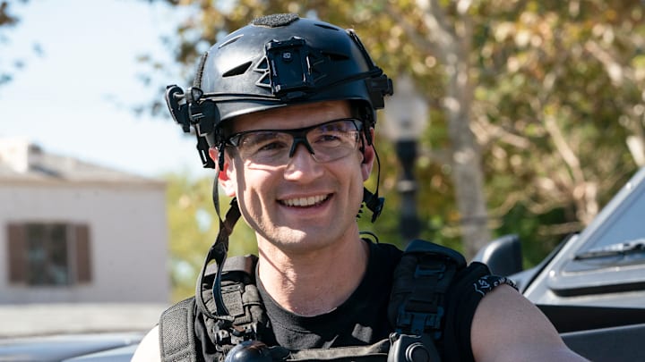 “Pariah” – When faced with a series of random shootings, one SWAT member’s family connections could be the key to stopping the next attack. Also, Hondo prepares to meet Rochelle’s parents for the first time, and Tan helps Luca navigate a sensitive situation, on S.W.A.T., Friday, Jan. 6 (8:00-9:00 PM, ET/PT) on the CBS Television Network and available to stream live and on demand on Paramount+*. Pictured: Alex Russell as Jim Street. Photo: Bill Inoshita/Sony Pictures Television/CBS Broadcasting,