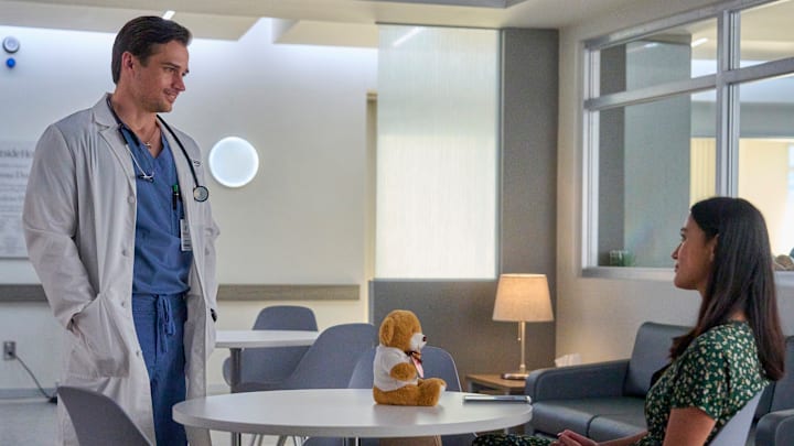 DOC: L-R: Jon Ecker and Anya Banerjee in the “Man Plans” episode of DOC airing Tuesday, Feb. 25 (9:00-10:00 PM ET/PT) on FOX. CR: FOX. ©2025 FOX Media LLC.