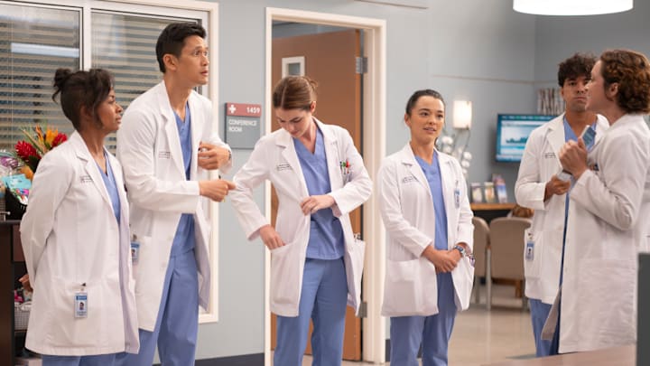 ALEXIS FLOYD, HARRY SHUM JR., ADELAIDE KANE, MIDORI FRANCIS, NIKO TERHO, AND KALI ROCHA IN GREY'S ANATOMY SEASON 21