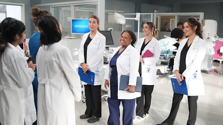 GREYÕS ANATOMY - ÒTraining DayÓ - Addison makes a special appearance at Grey Sloan to welcome BaileyÕs new OB/GYN trainees. MaggieÕs lung transplant is derailed, and Nick bonds with Lucas Ñ before the day takes a shocking turn. THURSDAY, MARCH 23 (9:00-10:01 p.m. EDT), on ABC. (ABC/Eric McCandless)
KATE WALSH, CHANDRA WILSON, CAMILLA LUDDINGTON, STEFANIA SPAMPINATO