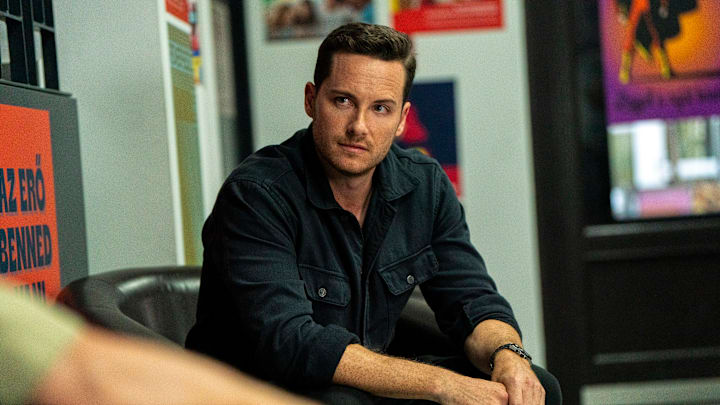 “A Leader, Not a Tourist” – The Fly Team is introduced to Supervisory Special Agent Wesley “Wes” Mitchell (new series regular Jesse Lee Soffer) when his partner is shot in Los Angeles and the suspects flee to Budapest, sending Mitchell overseas, on the fourth season premiere of FBI: INTERNATIONAL, Tuesday, Oct. 15 (9:00-10:00 PM, ET/PT) on the CBS Television Network, and streaming on Paramount+ (live and on-demand for Paramount+ with SHOWTIME subscribers, or on-demand for Paramount+ Essential