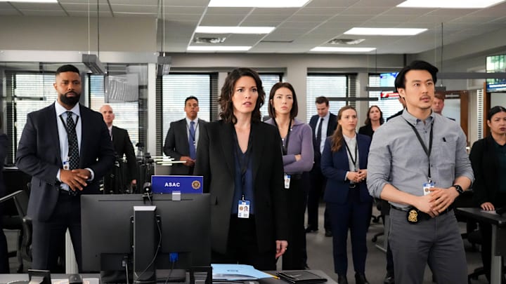 “Heroes” – The team jumps into action when JOC analyst Kelly Moran is taken hostage, on the CBS Original series FBI, Tuesday, Jan. 10 (8:00-9:00 PM, ET/PT) on the CBS Television Network, and available to stream live and on demand on Paramount+. Pictured (L-R): Roshawn Franklin as Agent Hobbs, Alana De La Garza as Special Agent in Charge Isobel Castille, Vedette Lim as Elise Taylor, and James Chen as Ian Lim. Photo: Bennett Raglin/CBS ©2022 CBS Broadcasting, Inc. All Rights Reserved.