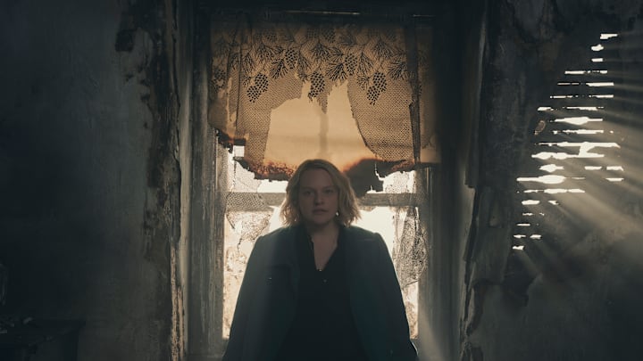 THE HANDMAID’S TALE - “The Handmaid’s Tale” - June reflects on her experiences in Gilead and decides what to do next. (Disney/Steve Wilkie)
ELISABETH MOSS THE HANDMAID’S TALE - “The Handmaid’s Tale” - June reflects on her experiences in Gilead and decides what to do next. (Disney/Steve Wilkie)
ELISABETH MOSS