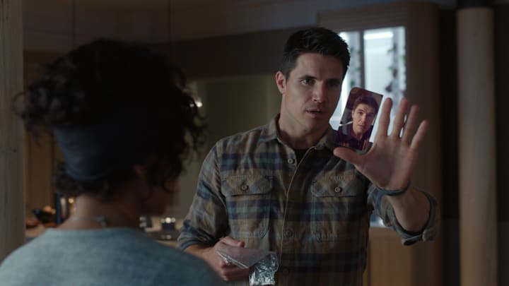 Robbie Amell (Nathan)