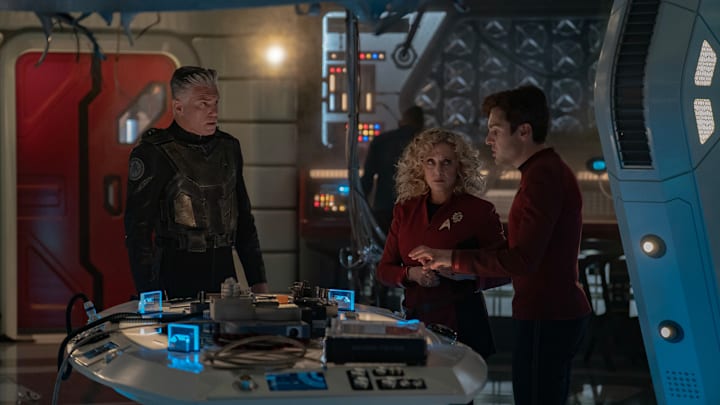 L to R Anson Mount as Capt. Pike, Carol Kane as Pelia and Martin Quinn as Scotty in season 3 , Episode 1 of Strange New Worlds streaming on Paramount+