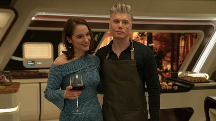 Melanie Scrofano as Capt. Batel and Anson Mount as Capt. Pike in season 3, Episode 10 of Strange New Worlds.