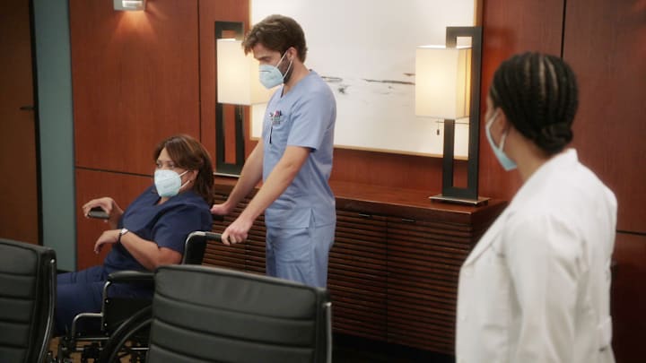 GREYÕS ANATOMY - ÒThe Center WonÕt HoldÓ Ð Bailey finds herself in the middle of an argument with patientsÕ families as they await news about their children who were injured in a fire. Winston surprises Maggie, and Amelia and Link try to have some fun as new parents. Teddy learns her colleagues know more than she may like about her relationship woes with Owen, and Richard and Koracick go at it during the second hour of the ÒGreyÕs AnatomyÓ season 17 premiere, THURSDAY, NOV. 12 (10:01-11:00 p.m.