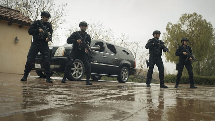“All that Glitters” – Following a string of violent home robberies, the team rushes to stop a crew targeting elderly victims. Also, Hondo’s longtime friend and former Marine squad leader Danny Wright (guest star Taye Diggs) turns to Hondo for help when his daughter goes missing, on S.W.A.T., Friday, May 5 (8:00-9:00 PM, ET/PT) on the CBS Television Network, and available to stream live and on demand on Paramount+*. Series star Jay Harrington directs. Pictured (L-R): Alex Russell as Jim Street,