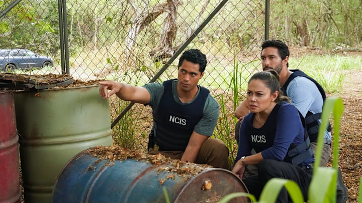 “Desperate Measures” – When Commander Chase is abducted from her home by an Army Ranger accused of murder, the NCIS team must act quickly to find her and the suspect, on the CBS Original series NCIS: HAWAI’I, Monday, Dec. 5 (10:00-11:00 PM, ET/PT) on the CBS Television Network, and available to stream live and on demand on Paramount+. Pictured: Alex Tarrant as Kai Holman, Vanessa Lachey as Jane Tennant, and Noah Mills as Jesse Boone. Photo: Karen Neal/CBS ©2022 CBS Broadcasting, Inc. All Rights