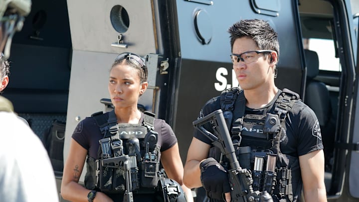 “Gang Unit” – When a spree of brutal stash house robberies spills into L.A., 20-Squad must team up with the sheriff’s department’s gang unit to unmask a violent crew who leaves no witness alive, on S.W.A.T., Friday, Oct. 25 (8:00-9:00 PM, ET/PT) on the CBS Television Network, and streaming on Paramount+ (live and on-demand for Paramount+ with SHOWTIME subscribers, or on-demand for Paramount+ Essential subscribers the day after the episode airs)*. Pictured (L-R): Annie Ilonzeh as Devin Gamble and