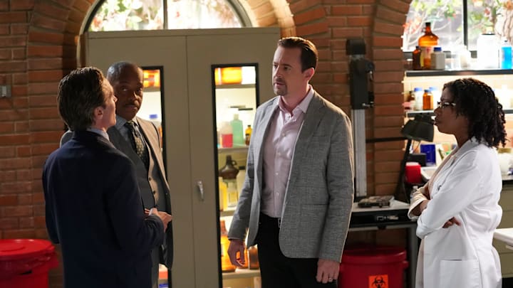 “Empty Nest” – NCIS searches for a missing undercover agent in the midst of an active hostage situation, on the 22nd season premiere of the CBS Original series NCIS, Monday, Oct. 14 (8:00-9:00 PM, ET/PT) on the CBS Television Network, and streaming on Paramount+ (live and on-demand for Paramount+ with SHOWTIME subscribers, or on-demand for Paramount+ Essential subscribers the day after the episode airs)*. Pictured (L-R): Rocky Carroll as NCIS Director Leon Vance, Sean Murray as Special Agent